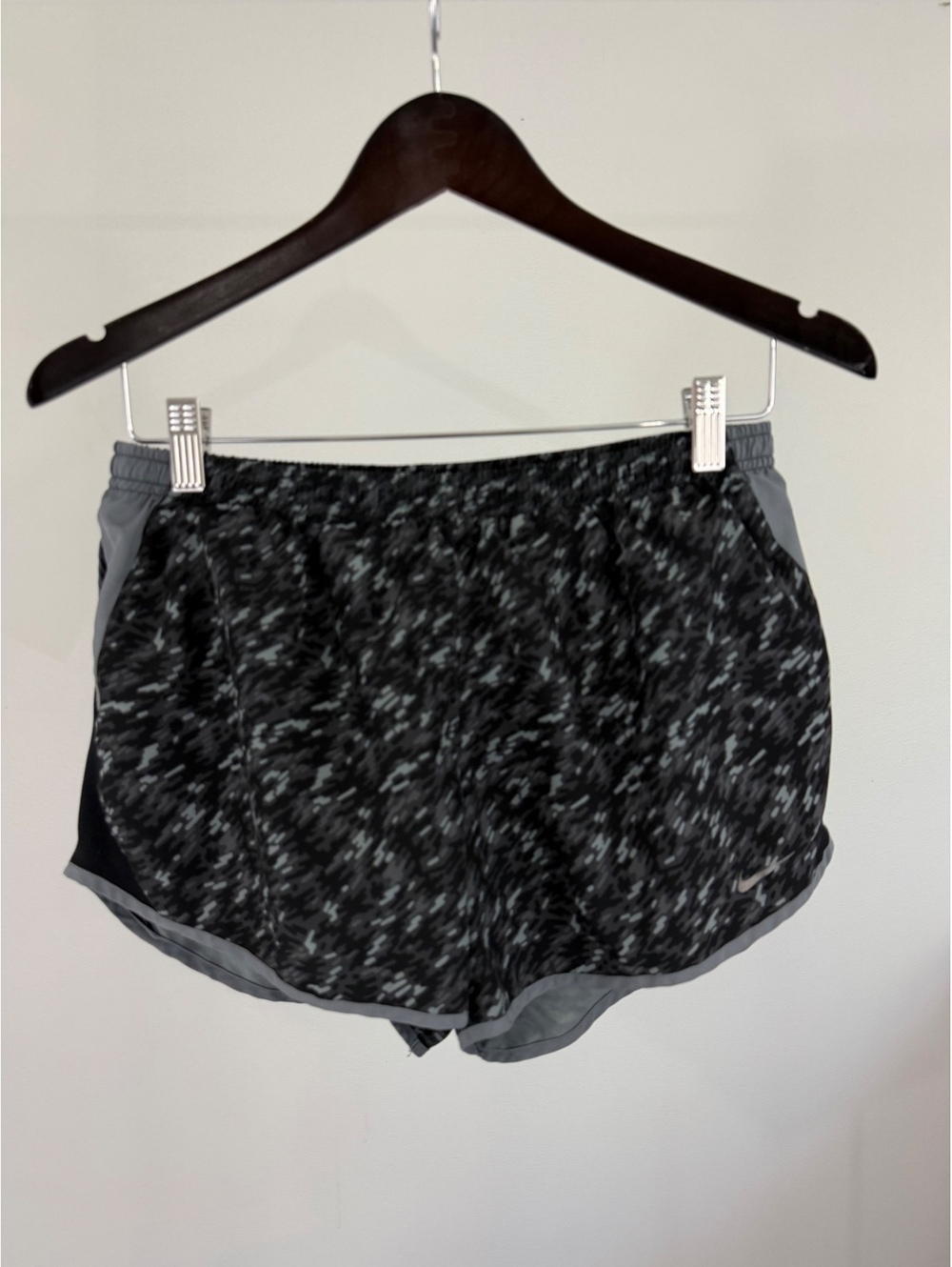 Nike Dri-FIT Womens Medium Running Shorts Black Gray Camo Print Athletic
